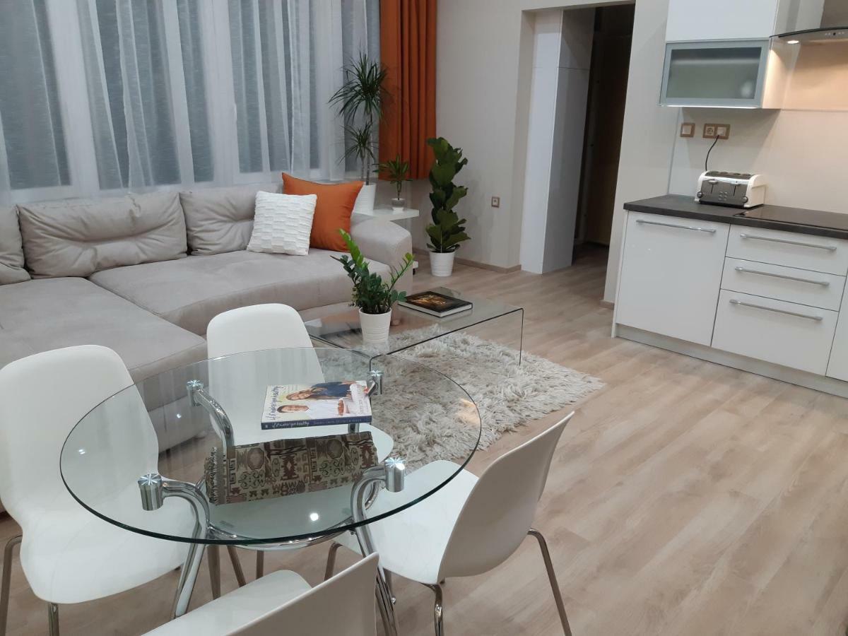 Modern, Quiet & Cozy Apartment In The Middle Of Downtown Near Danube At Fashion Street Budapest Eksteriør billede