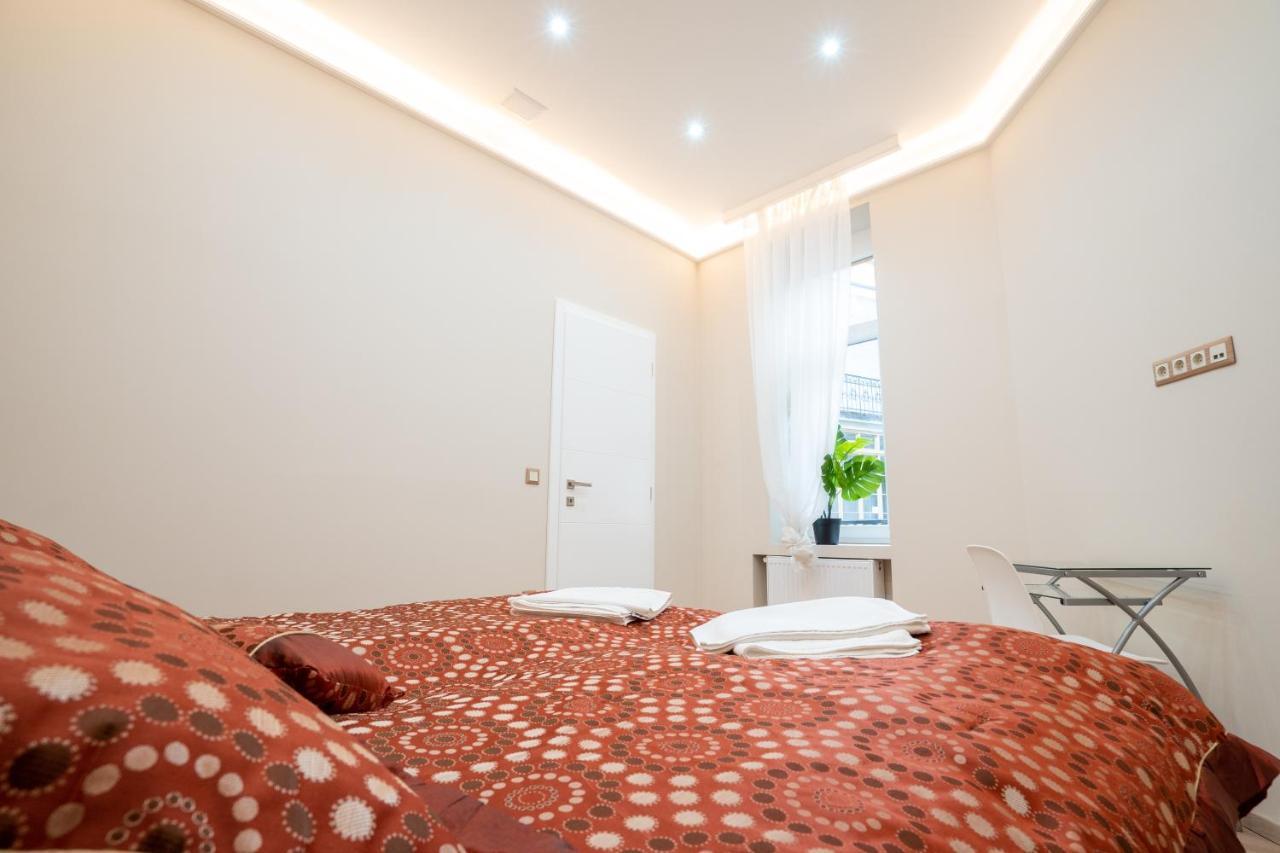 Modern, Quiet & Cozy Apartment In The Middle Of Downtown Near Danube At Fashion Street Budapest Eksteriør billede