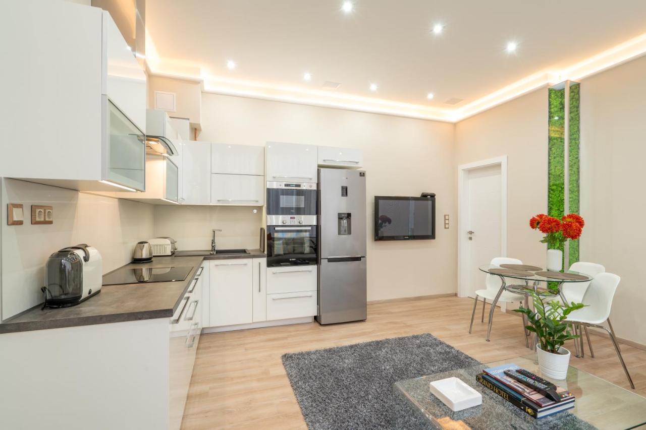 Modern, Quiet & Cozy Apartment In The Middle Of Downtown Near Danube At Fashion Street Budapest Eksteriør billede